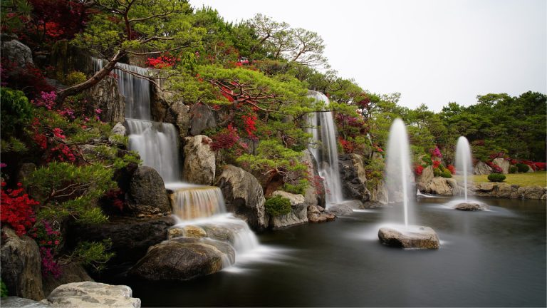 Chutes d'eau dans jardin privé